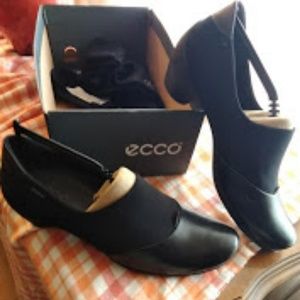 Women Black Slip on Shoes /PeaceGoods